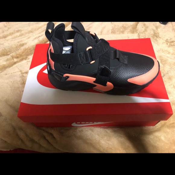 Nike - Picture 1 of 3